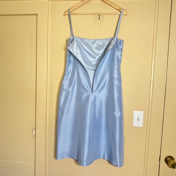 Elegant Blue Satin Dress - Picture 4 of 12